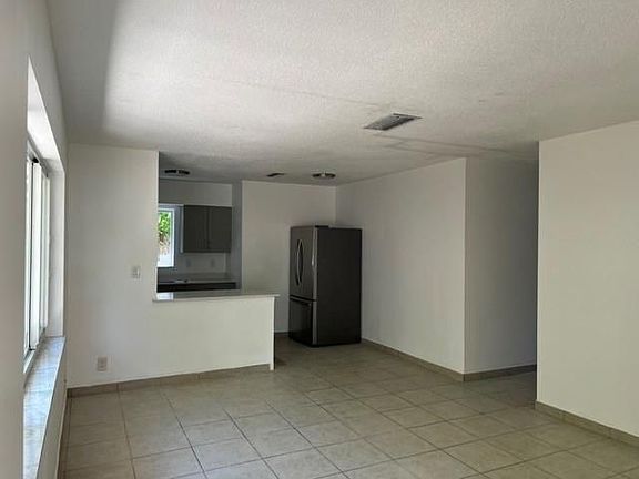 4th image of 220 SE 22nd Ave APT 3