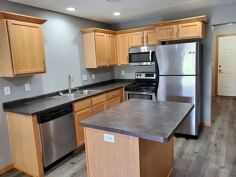 3218 Portage Cir NW — Photo 1