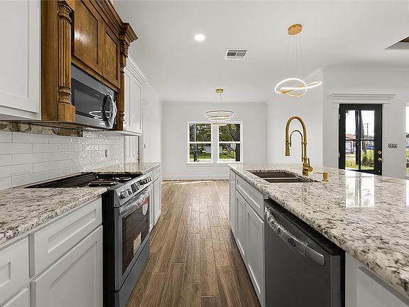 5th image of 537 Pearson St