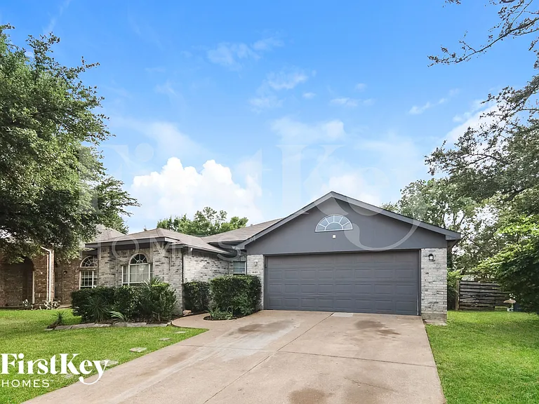 1446 Cross Courts Dr — Photo 2