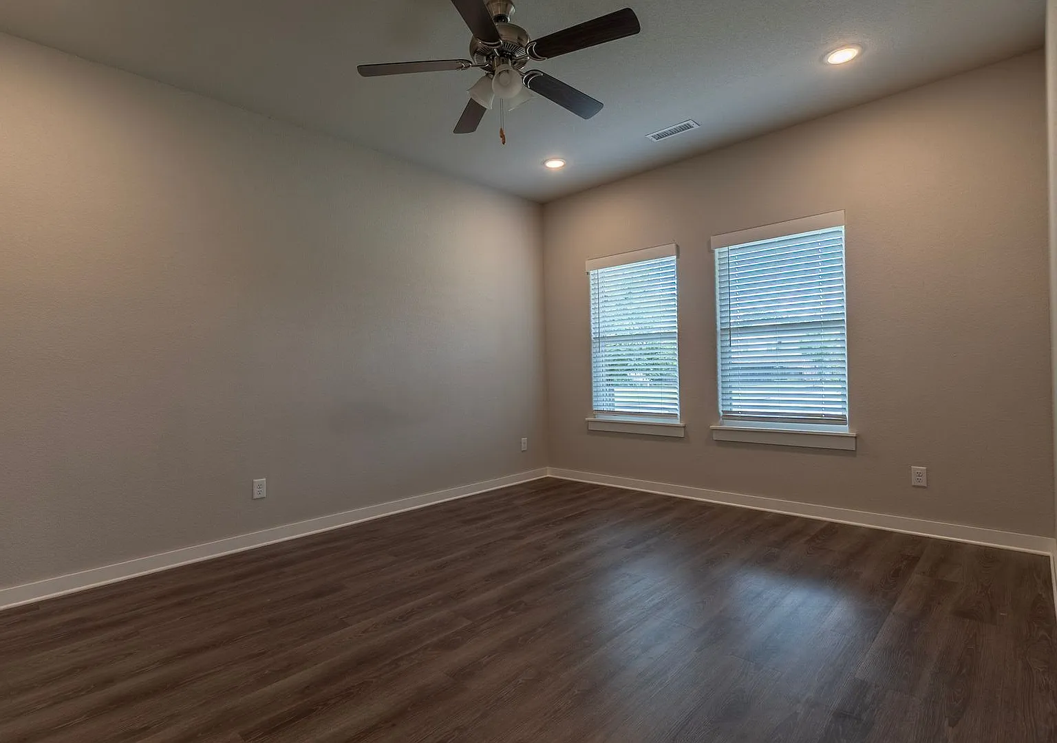 4 bedroom 3.5 bath home! — Photo 4