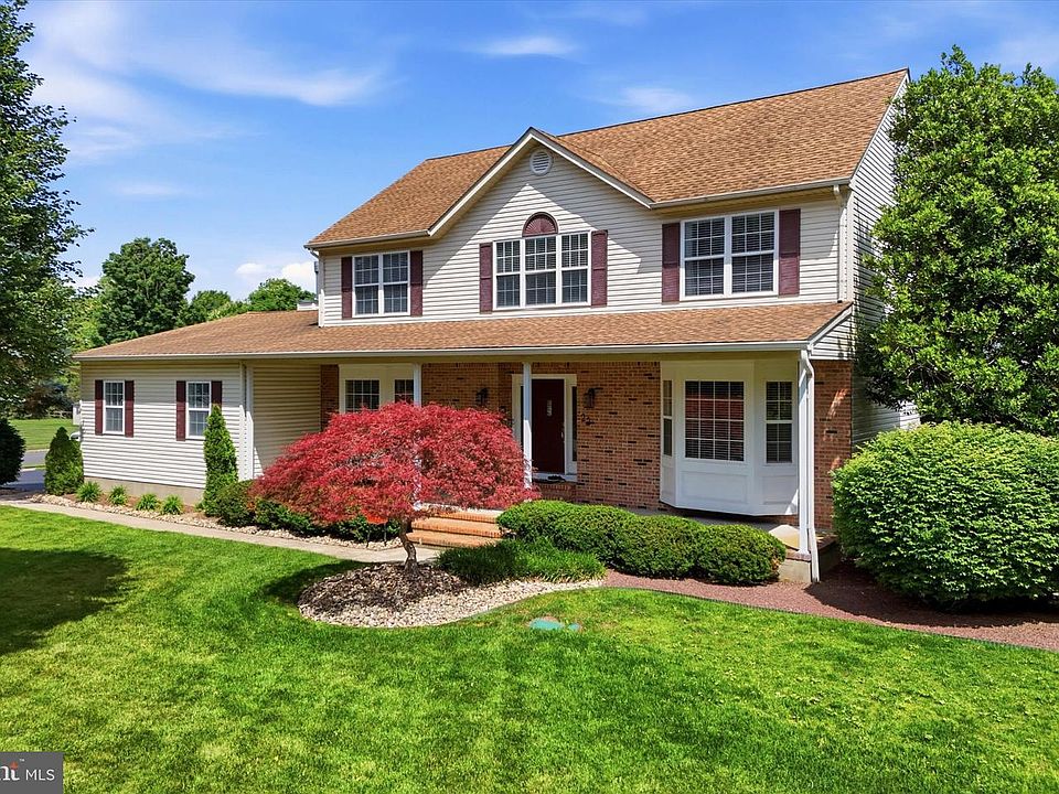 1st image of 22 Cottage Place Dr