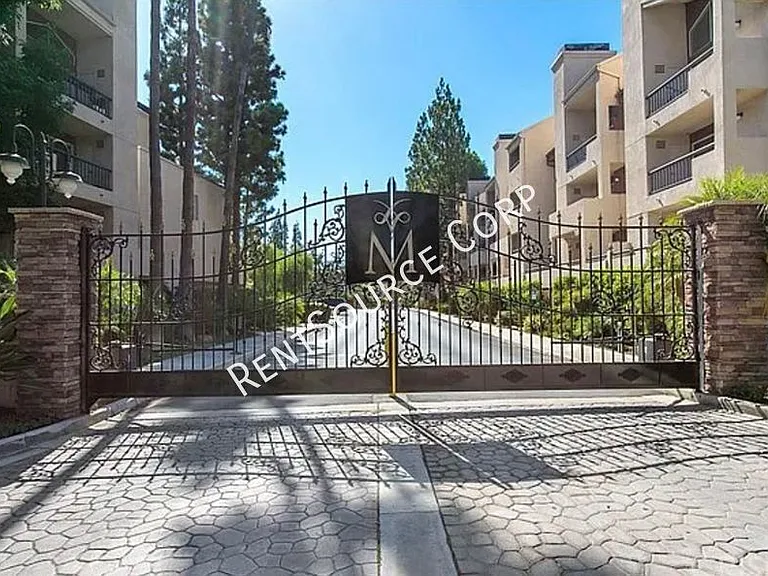 5525 Canoga Ave #123 — Photo 2