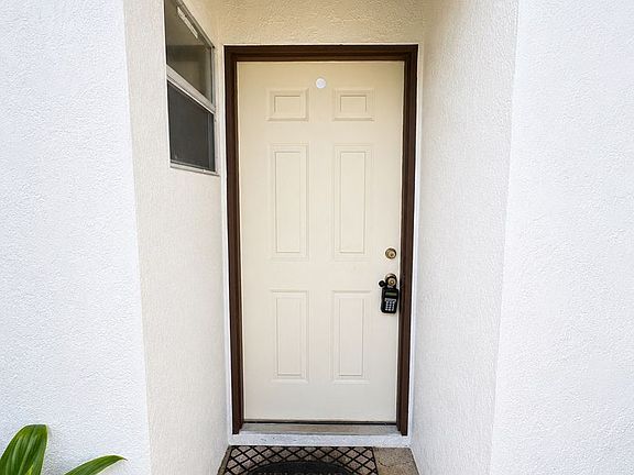 4th image of 704 Lucaya Dr