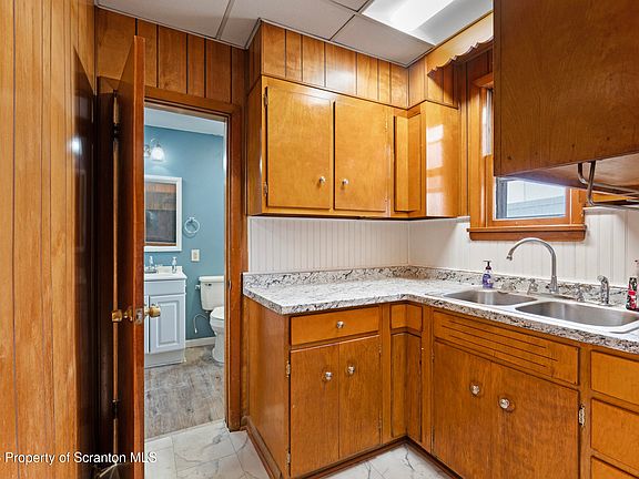 5th image of 108 Reeves St