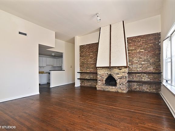 3rd image of 947 W Oakdale Ave APT 2E