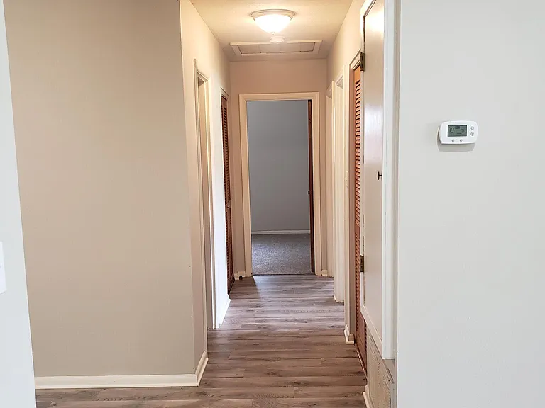 215 Newcastle Dr — Photo 4