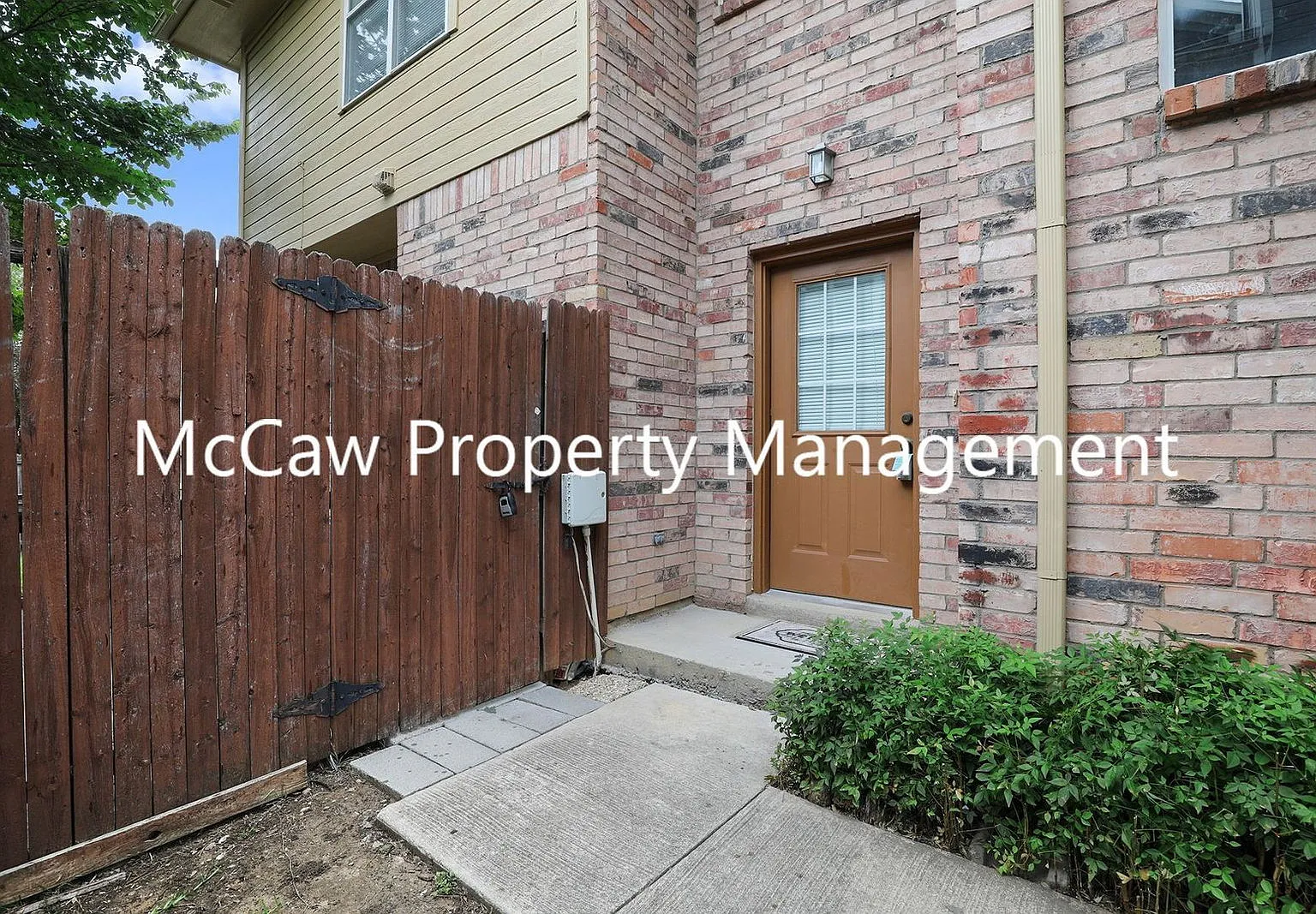 3 bed, 2.5 bath, 1461 sqft, $1,950 — Photo 2