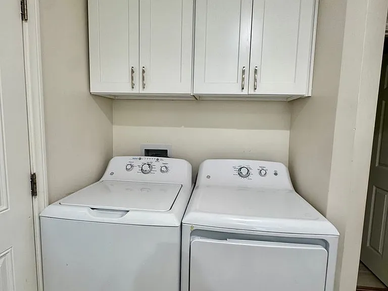 810 E Chestnut St #A — Photo 8