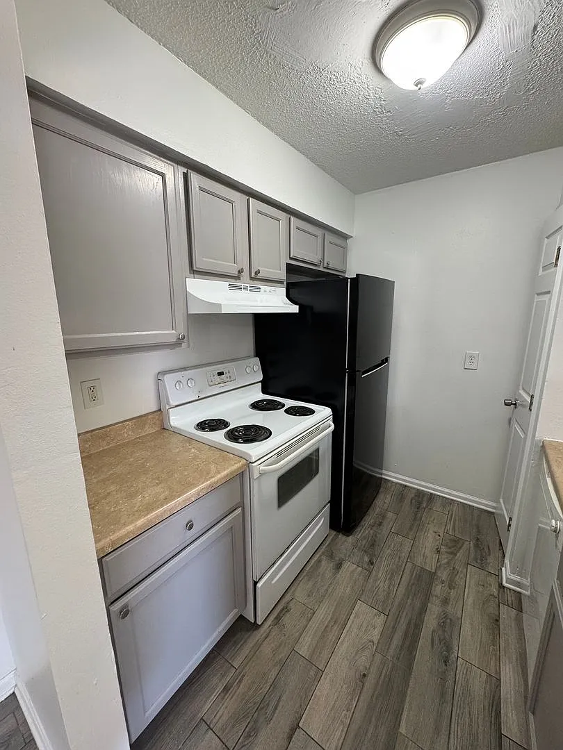 1512 Lake Avenue — Photo 3