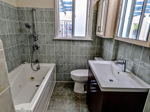 4th image of 739 Linden Ct