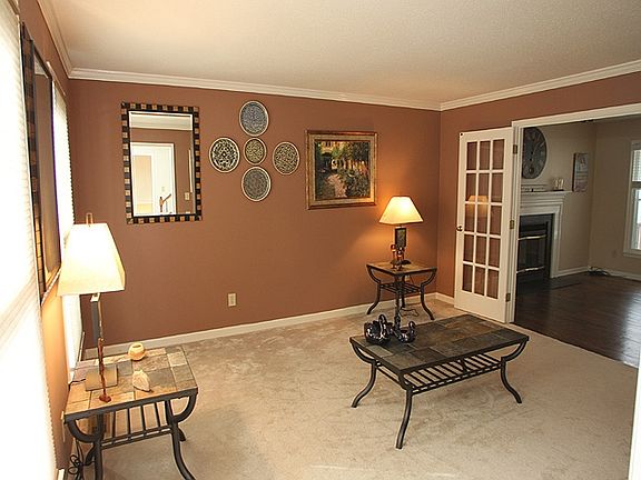  Formal living room features