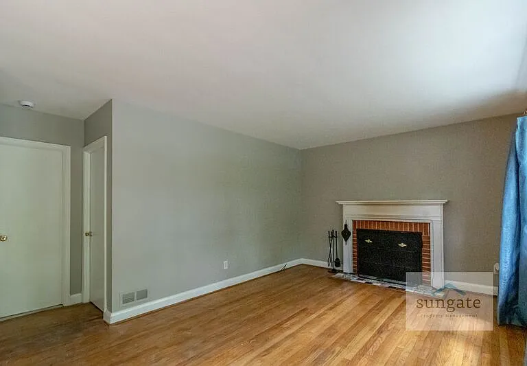 326 Lincoln Ave — Photo 2