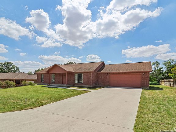 3rd image of 307 Crownhill Dr