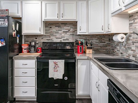 2nd image of 21913 Shady Hollow Ln