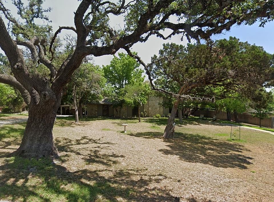1st image of 216 Riverhill Blvd