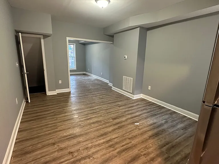 2616 E Biddle St — Photo 5
