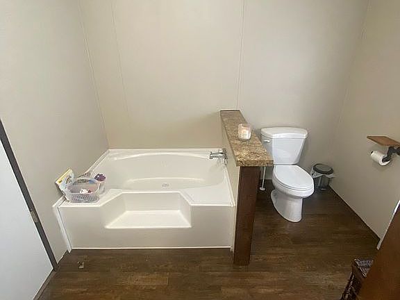 Master bath tub