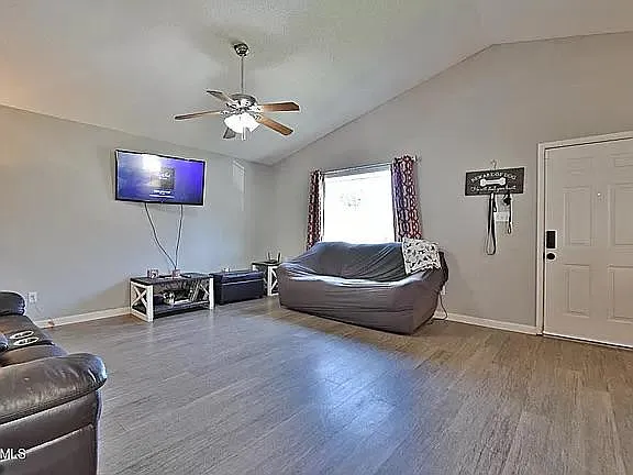 1701 Woodpointe Dr — Photo 4