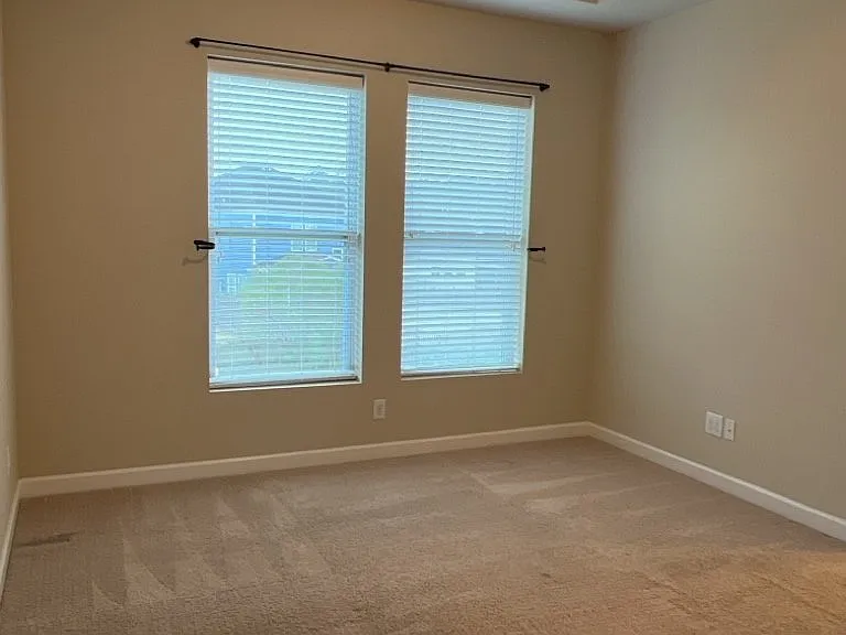 579 Crossland Dr — Photo 10