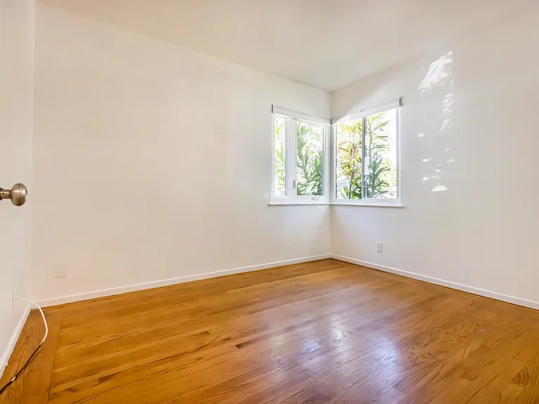 2742 Byron St #2742 — Photo 7
