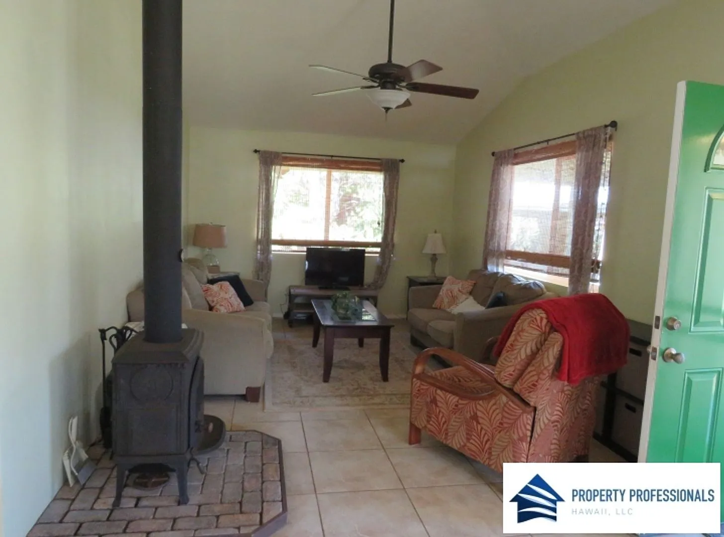 Fully furnished in Volcano — Photo 3