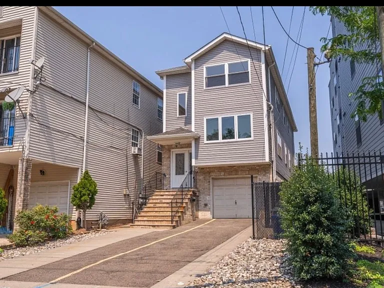 1117 Chestnut St #1 — Photo 1