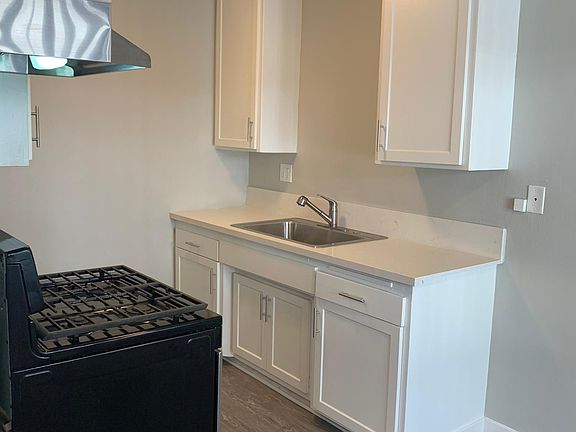 5th image of 1305 W 19th St APT 3