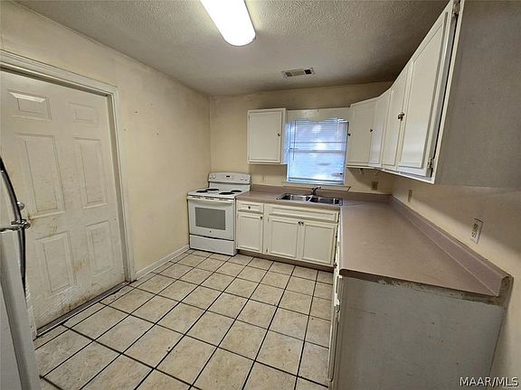 5th image of 222 Empire Rd