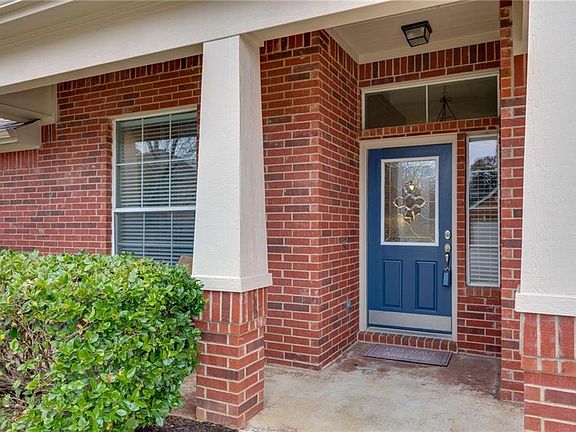 4th image of 921 Park Forest Dr
