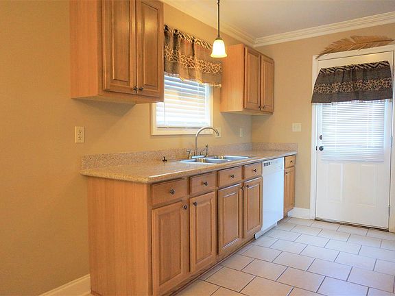 4th image of 825 Cottagemill Ln