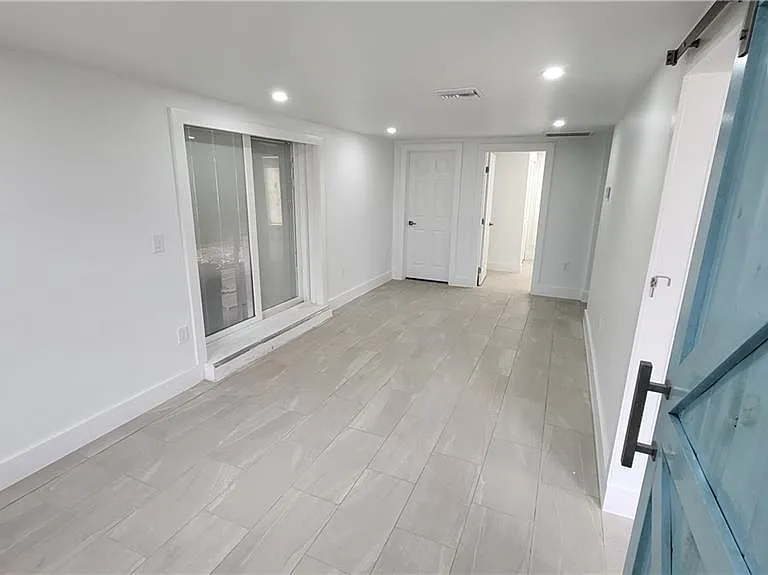 10671 Hampton St — Photo 11