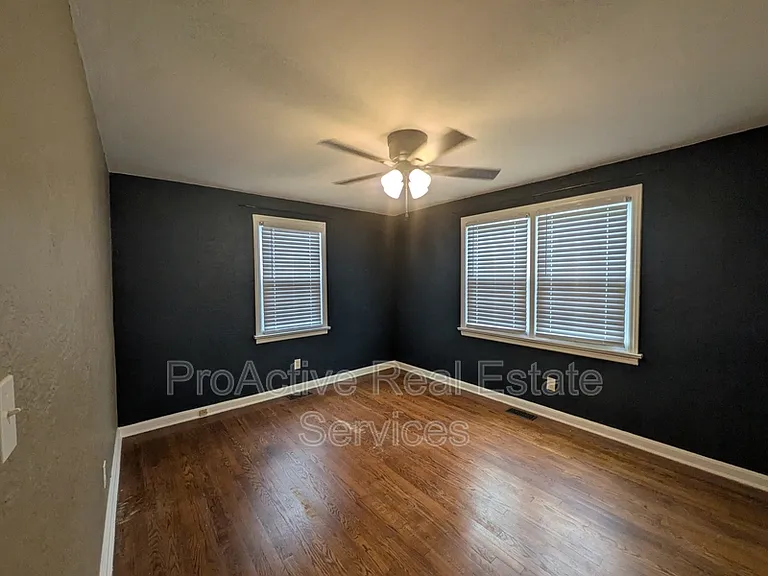 9421 Phillip Ave — Photo 11
