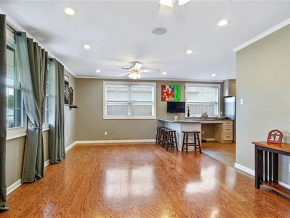 2nd image of 1710 Pressburg St