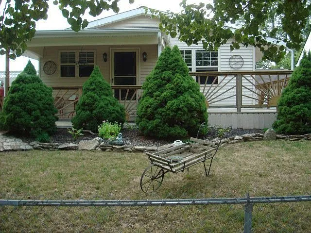 4215 Sexton Dr photo 1