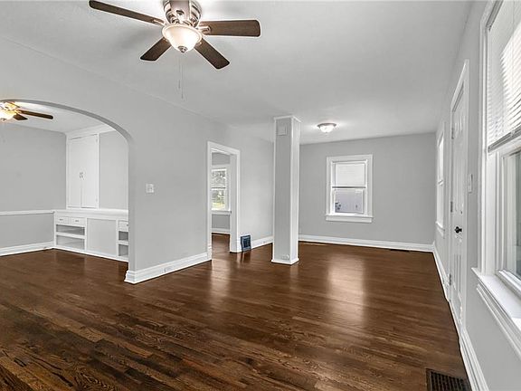 4th image of 406 NE Forest Ave