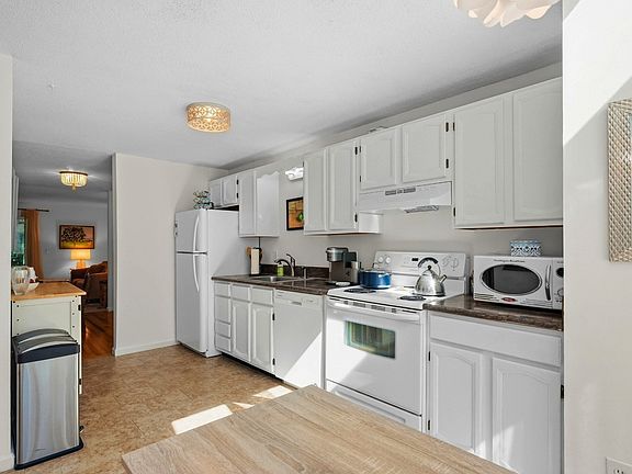 5th image of 411 Maple Brook Rd #411