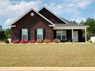 301 Lamplight Dr, Byron, GA 31008
