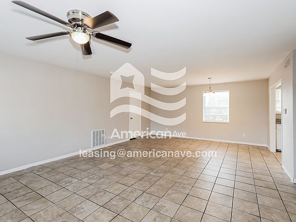 1569154_004_dining_room_4.jpg