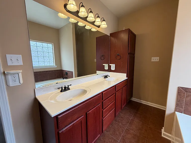 17091 Jamestowne Dr — Photo 11