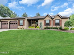 35 Bunker Hill Dr, Howell, NJ 07731