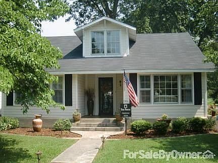 Beautiful 5 Points Bungalow : Situated on a quiet corner lot on in the heart of Historic 5 Points.