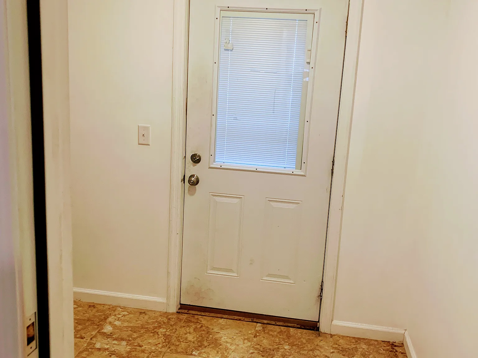 2 bed, 2.5 bath, 1300 sqft, $2,200 — Photo 2