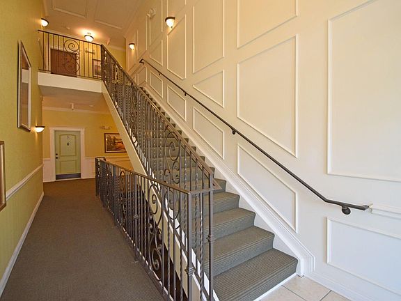 4th image of 587 Riverpointe Dr Unit 2