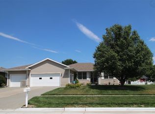 902 Woodcrest Dr, Norfolk, NE 68701