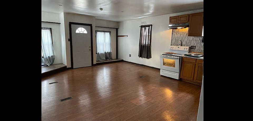 2nd image of 5042 S Catherine St