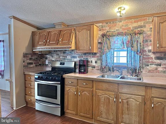 5th image of 226 Edgewood Ave
