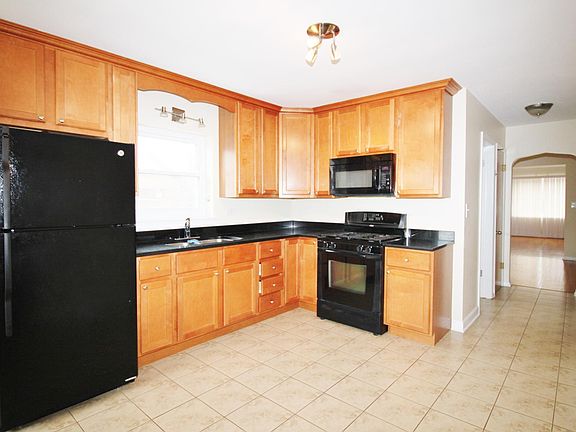 3rd image of 2600 W Catalpa Ave #2