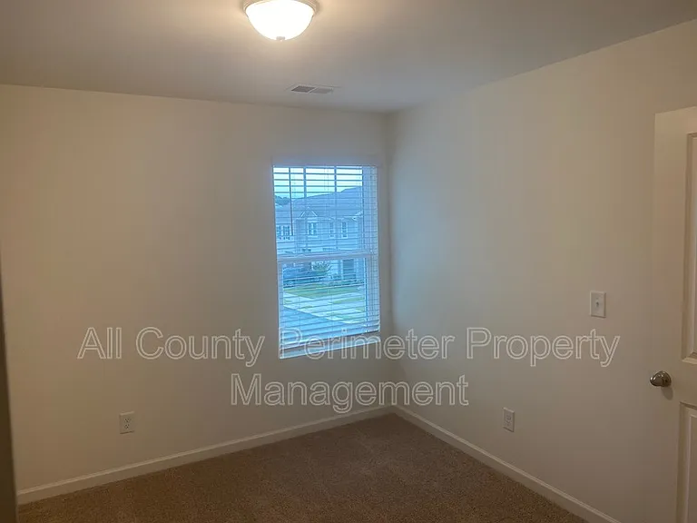 1117 Union Pacific Way — Photo 15