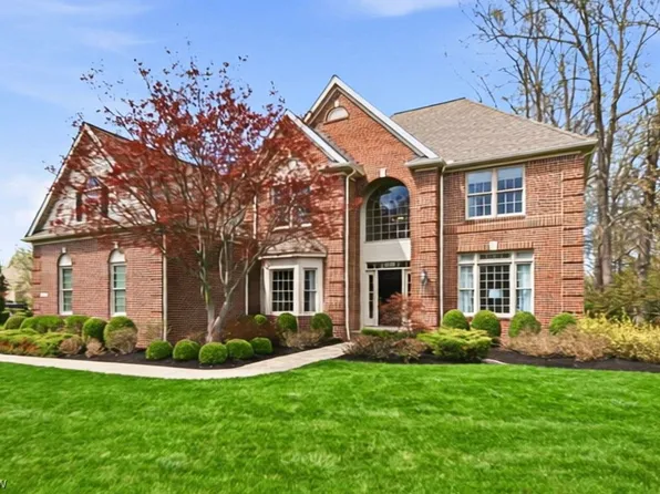 3225 Regency Pl, Westlake, OH 44145